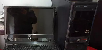 转双核4G台式电脑主机300、19寸显示器220元