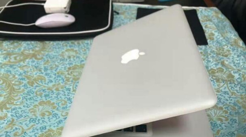 九成新苹果8G笔记本私人全套齐全