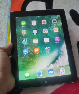 Ipad4代平板电脑苹果牌子。16g.正常使用不卡